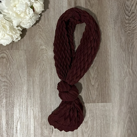 Maroon Wave Pattern Pressed Wrinkle Scarf - Picture 2 of 6